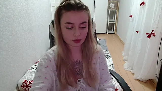 Snapshot of AngelicaHollywood chatting on 12.14.25 AngelicaHollywood online show from 12.14.25