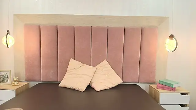 Snapshot of Emilia_Bons chatting on 09.15.25 Emilia Bons online show from 09.15.25