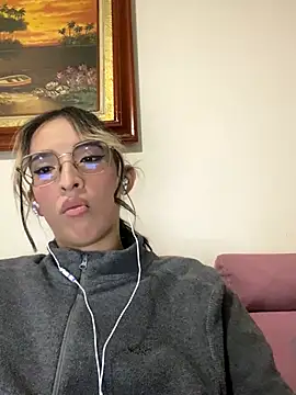 Snapshot of Emilia_Bons chatting on 09.19.25 Emilia Bons online show from 09.19.25