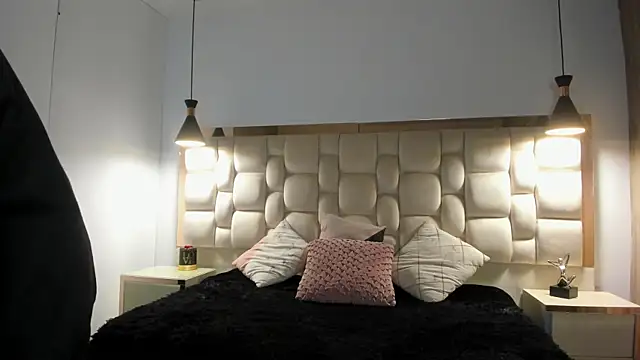 Snapshot of Emilia_Bons chatting on 09.25.25 Emilia Bons online show from 09.25.25