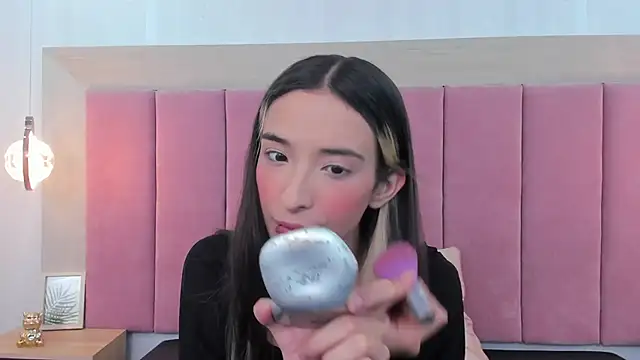 Snapshot of Emilia_Bons chatting on 10.01.25 Emilia Bons online show from 10.01.25