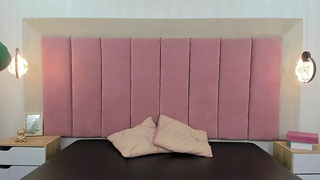 Snapshot of Emilia_Bons chatting on 10.03.25 Emilia Bons online show from 10.03.25