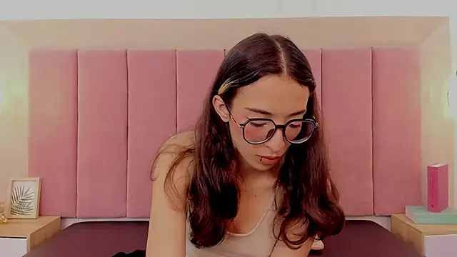 Emilia Bons online show from 11.12.25