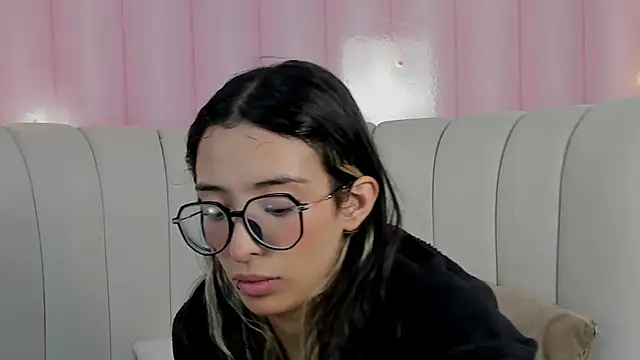 Emilia Bons online show from 12.19.25