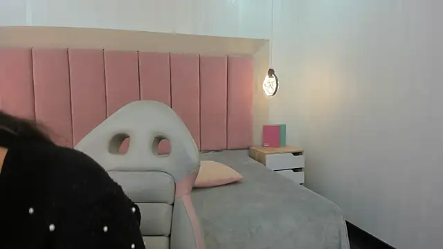 Emilia Bons online show from 02.06.26