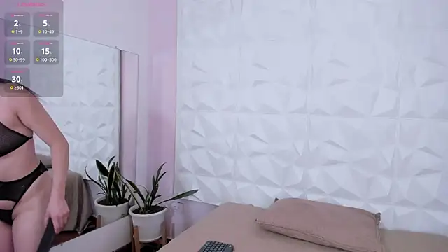 Snapshot of HannahToons chatting on 09.15.25 HannahToons online show from 09.15.25