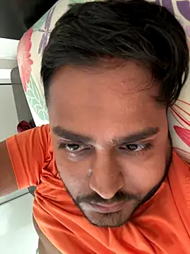 Snapshot of blrguychub chatting on 11.15.25 blrguychub online show from 11.15.25