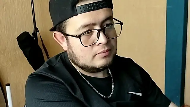 Snapshot of Esteban_wolf chatting on 02.22.26 Esteban wolf online show from 02.22.26