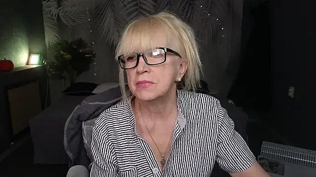 Snapshot of Sabina_Ros chatting on 12.01.25 Sabina Ros online show from 12.01.25