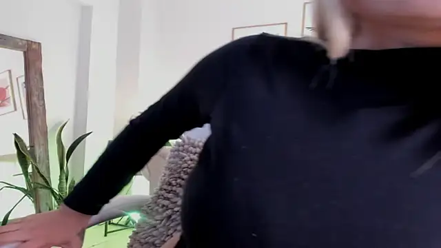 victoria giraldo online show from 12.18.25