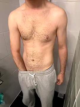 Snapshot of Frankieyyy1 chatting on 11.20.25 Frankieyyy1 online show from 11.20.25