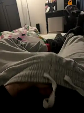 Snapshot of Frankieyyy1 chatting on 12.15.25 Frankieyyy1 online show from 12.15.25