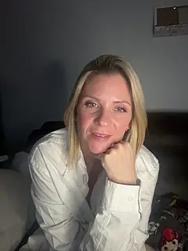 Lexi-Lux-X online show from 11.23.25