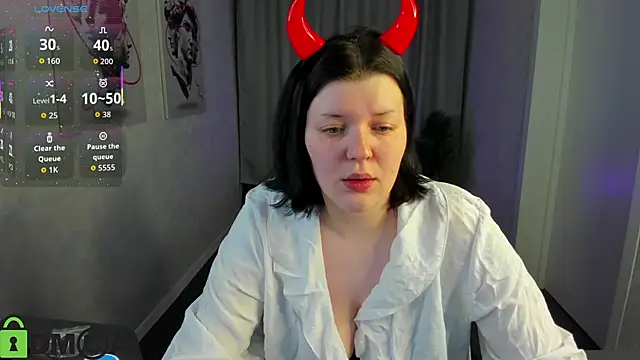 Snapshot of Michele_Greenn chatting on 10.22.25 Michele Greenn online show from 10.22.25