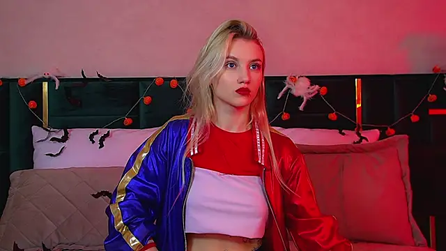 Snapshot of StacyEvances chatting on 10.31.25 StacyEvances online show from 10.31.25