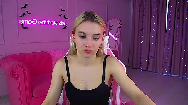 Snapshot of StacyEvances chatting on 11.01.25 StacyEvances online show from 11.01.25