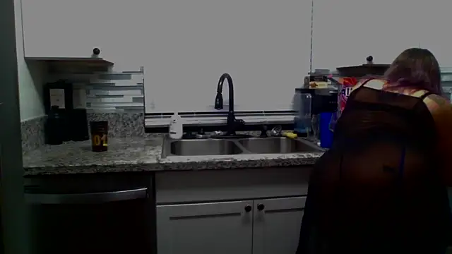 Snapshot of SparklesB1tch chatting on 09.13.25 SparklesB1tch online show from 09.13.25