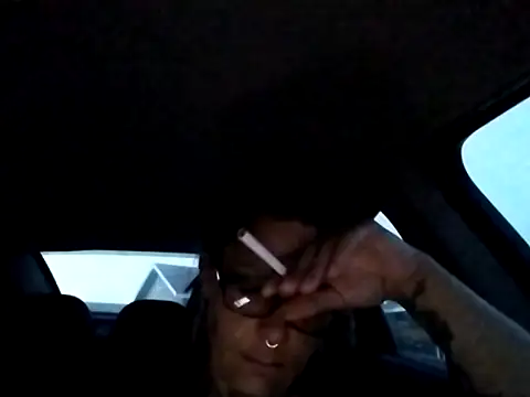 Snapshot of SparklesB1tch chatting on 09.26.25 SparklesB1tch online show from 09.26.25