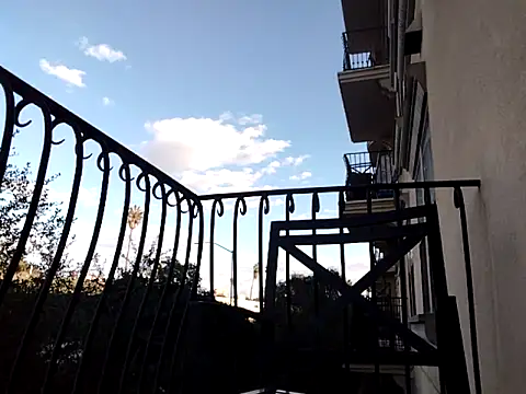 Snapshot of SparklesB1tch chatting on 11.22.25 SparklesB1tch online show from 11.22.25