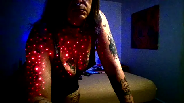 Snapshot of SparklesB1tch chatting on 12.17.25 SparklesB1tch online show from 12.17.25