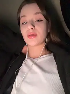 KittyQueeny online show from 10.28.25