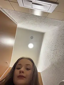 KittyQueeny online show from 12.22.25