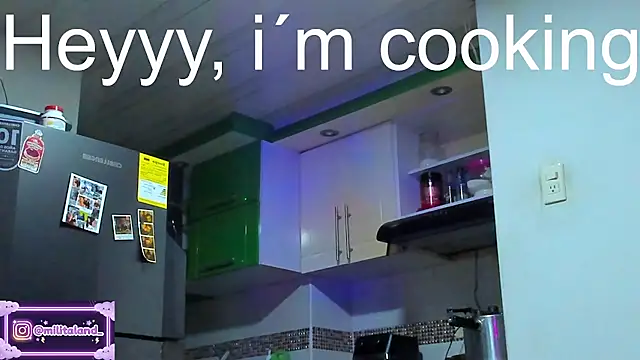 Snapshot of milita_houston chatting on 09.30.25 milita houston online show from 09.30.25