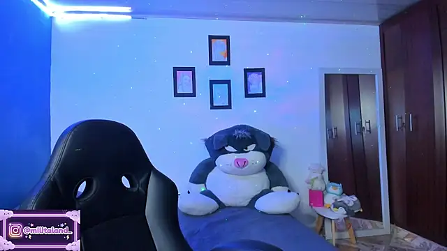 Snapshot of milita_houston chatting on 10.28.25 milita houston online show from 10.28.25