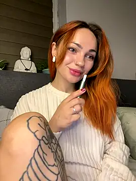 Snapshot of SaraLow chatting on 10.10.25 SaraLow online show from 10.10.25