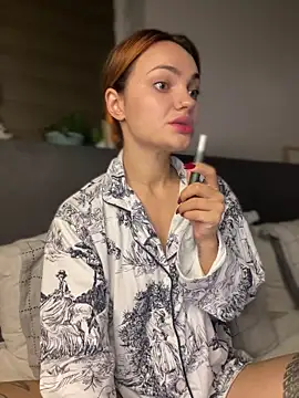 Snapshot of SaraLow chatting on 10.17.25 SaraLow online show from 10.17.25