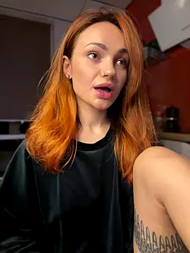 Snapshot of SaraLow chatting on 10.24.25 SaraLow online show from 10.24.25