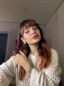 Snapshot of SaraLow chatting on 11.23.25 SaraLow online show from 11.23.25