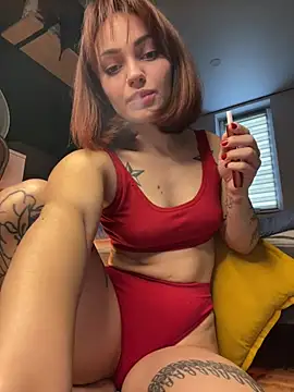 Snapshot of SaraLow chatting on 01.15.26 SaraLow online show from 01.15.26