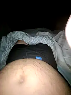 Snapshot of giova17cm chatting on 10.25.25 giova17cm online show from 10.25.25