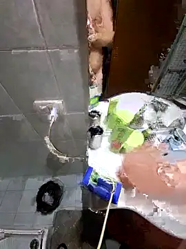 Snapshot of giova17cm chatting on 10.26.25 giova17cm online show from 10.26.25