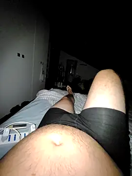 Snapshot of giova17cm chatting on 10.27.25 giova17cm online show from 10.27.25