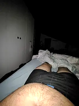 Snapshot of giova17cm chatting on 10.29.25 giova17cm online show from 10.29.25