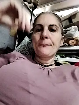 est 82 online show from 10.28.25