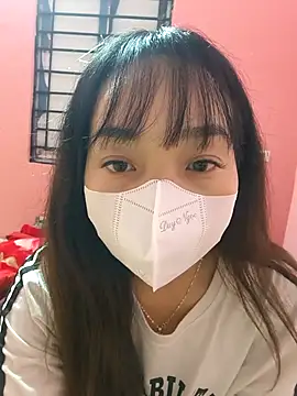 Snapshot of NguyenMyy chatting on 12.21.25 NguyenMyy online show from 12.21.25