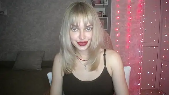 Snapshot of NickyAdamidi chatting on 09.08.25 NickyAdamidi online show from 09.08.25