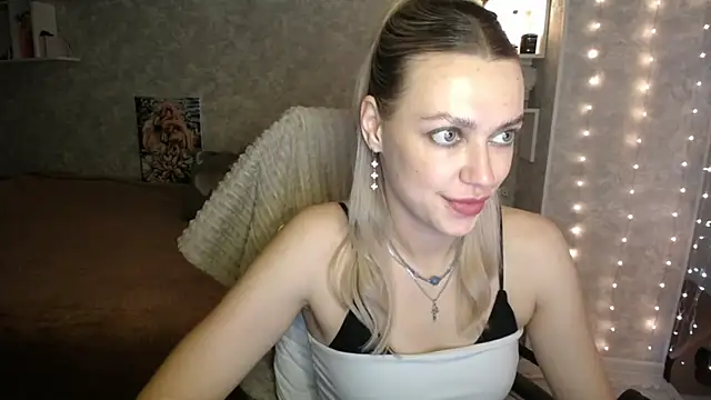 Snapshot of NickyAdamidi chatting on 11.16.25 NickyAdamidi online show from 11.16.25