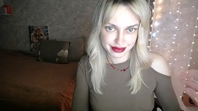 Snapshot of NickyAdamidi chatting on 12.02.25 NickyAdamidi online show from 12.02.25