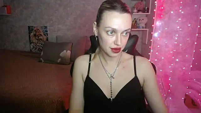 Snapshot of NickyAdamidi chatting on 12.03.25 NickyAdamidi online show from 12.03.25