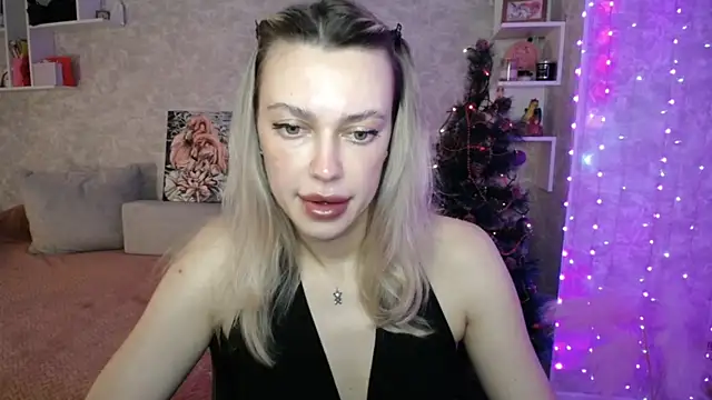 Snapshot of NickyAdamidi chatting on 12.19.25 NickyAdamidi online show from 12.19.25