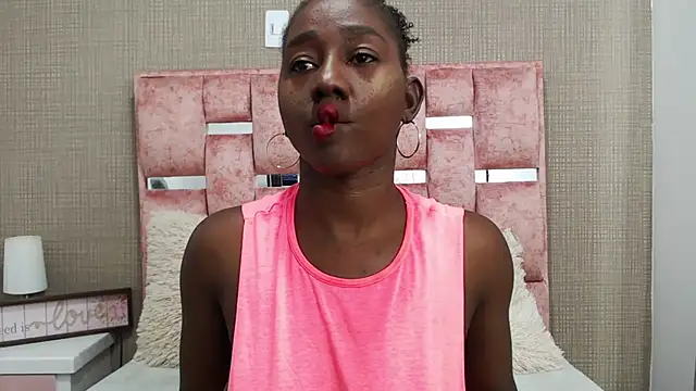 NahomyHawk online show from 03.12.26