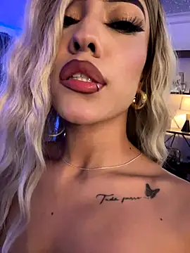 Snapshot of MystiqueXXX chatting on 09.10.25 MystiqueXXX online show from 09.10.25