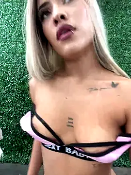 Snapshot of MystiqueXXX chatting on 09.20.25 MystiqueXXX online show from 09.20.25