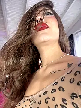 Snapshot of MystiqueXXX chatting on 10.28.25 MystiqueXXX online show from 10.28.25