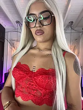 Snapshot of MystiqueXXX chatting on 11.01.25 MystiqueXXX online show from 11.01.25