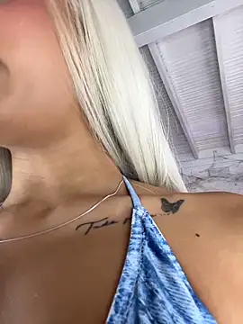 Snapshot of MystiqueXXX chatting on 11.03.25 MystiqueXXX online show from 11.03.25